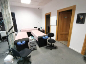 Alquiler salon cursos con camillas majadahonda