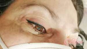 línea de ojos permanente en Alive Beauty Majadahonda