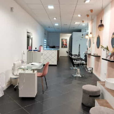 fondo centro de estetica para pestañas, cejas y uñas